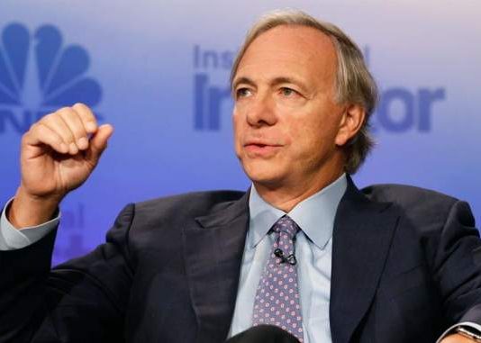 راي داليو: مكانة الدولار كعملة إحتياط عالمية في خطر