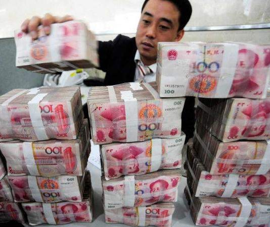 الدولار يهبط والعملة الصينية تقفز لأعلى مستوى في 16 شهرا