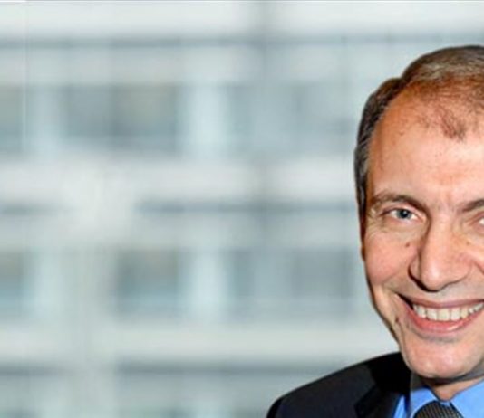 اسمه مطروح لخلافة سلامة.. تعرّفوا إلى عساف مدير ماكرون السابق!