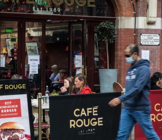 حسومات على الوجبات في بريطانيا تدفع التضخم إلى أدنى مستوى في 5 سنوات