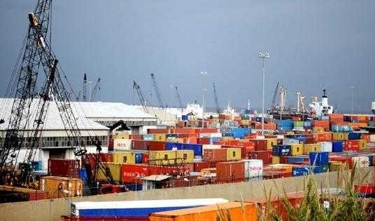 اعتصام لسائقي المرفأ واتحاد نقابات العمال والمستخدمين