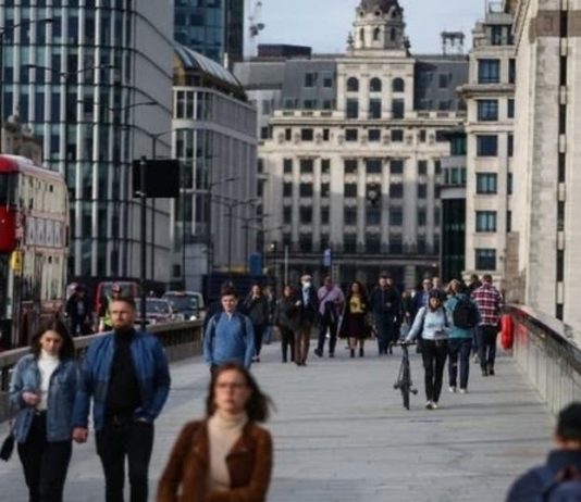 محادثات تجارية مكثفة في بريطانيا.. وأميركا “راضية جداً”