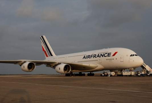 الاتحاد الأوروبي يعتمد معايير مشتركة للقيود على السفر المرتبطة بـ “كورونا”