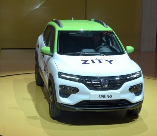 هجرة إنتاج السيارات الكهربائية… “رينو” صُنع الصين تثير اضطراباً عمالياً في فرنسا