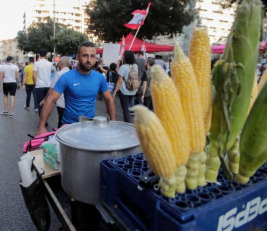 الأزمة الاقتصادية والفقر ينعشان المهن الجوالة في لبنان