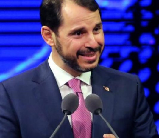 تركيا: استقالة صهر إردوغان من منصبه كوزير للمالية