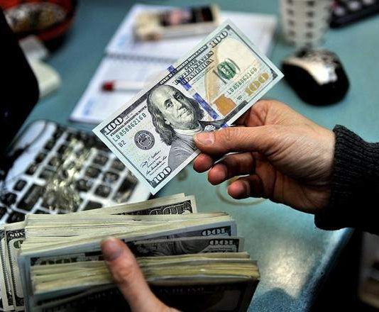 ثبات في سعر صرف الدولار مقابل الليرة لدى الصرافين