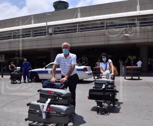 سلالة كورونا الجديدة: إجراءات في المطار للوافدين من لندن