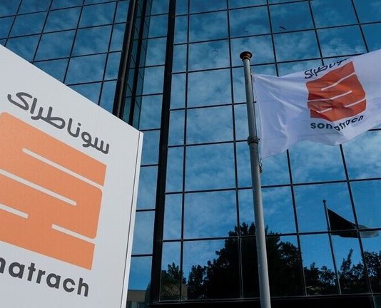 “سوناطراك” الجزائرية توقع مذكرة تفاهم لتعزيز الشراكة مع “إيني” الإيطالية