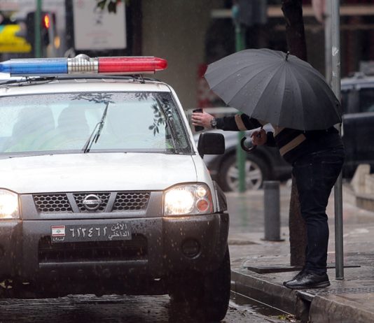 الاستثناءات «تشعل» المطار