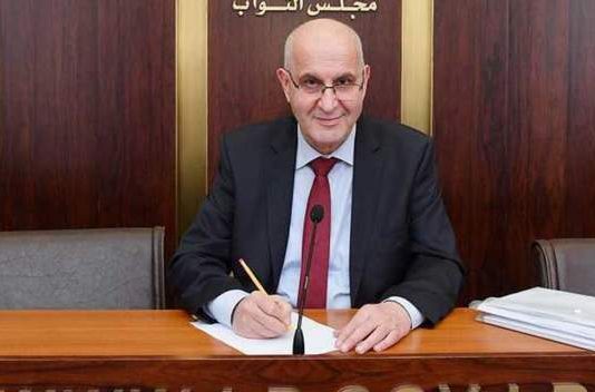 رئيس لجنة الصحة النيابية: البلد بخطر كبير وقد نصل لمكان يتقاتل فيه الناس أمام المستشفيات