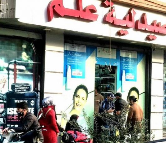 تدافع أمام الأفران والصيدليات في الشمال