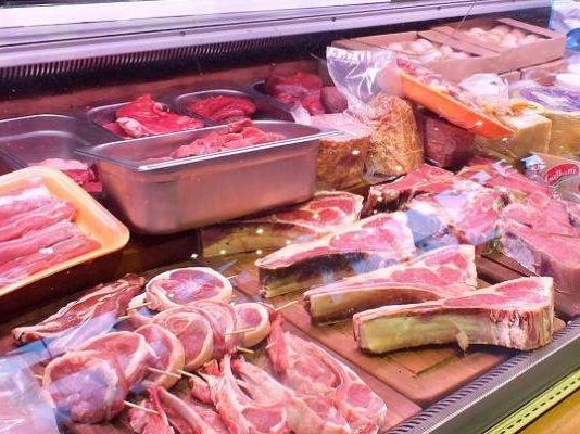 ضبط شحنة لحوم “برغر” مجلدة فاسدة تسبّب التسمّم والإجهاض وتشوّهات لدى الأطفال