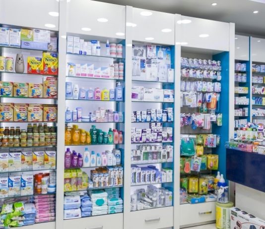 نقيب الصيادلة: التلويح برفع الدعم أدى الى زلزال في سوق الدواء