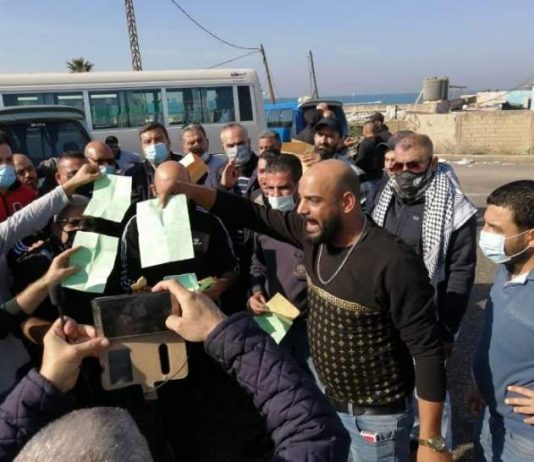 سائقو الباصات اعتصموا في البالما وطالبوا بالعمل حتى الخميس