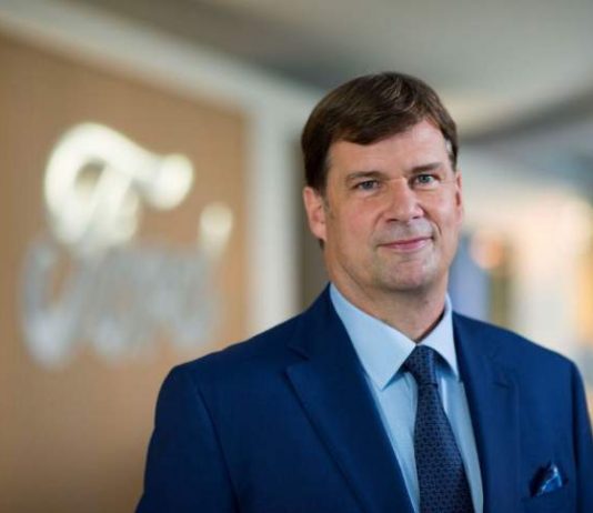 مع التوجه للسيارات الكهربائية.. رئيس “فورد”: لن نتخلى عن المستقبل