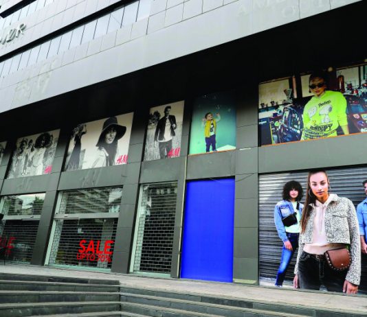 القطاع التجاري يعود الاثنين… والعين على الأسعار