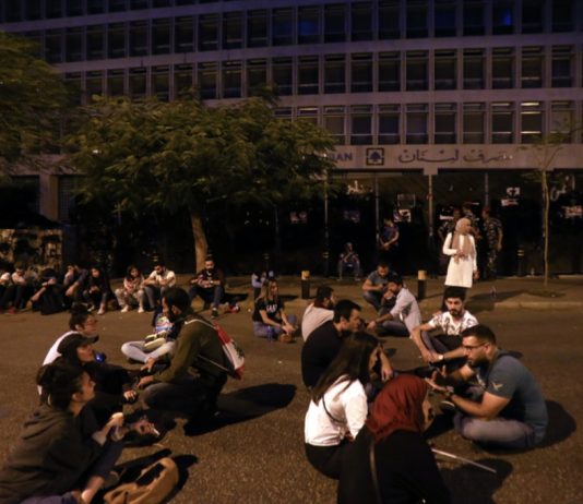 واشنطن «تُنعش» سلامة: لا عقوبات على حاكم البنك المركزي | الدولار يُشعِل الشارع