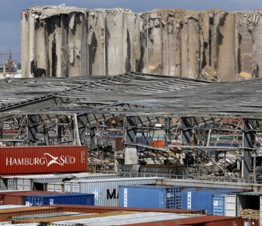 إضراب متعهّدي المرفأ: هل ينفد مخزون القمح؟