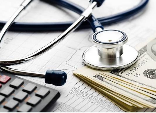 دولار المستشفيات وشركات التأمين “غير الرسمي” بـ3900 ليرة