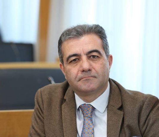 بو دياب: لا سقف للدولار في ظل غياب الحلول.. ودعم المحروقات سينخفض إلى 60%