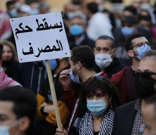 انخفاض الليرة اللبنانية أمام الدولار في السوق السوداء