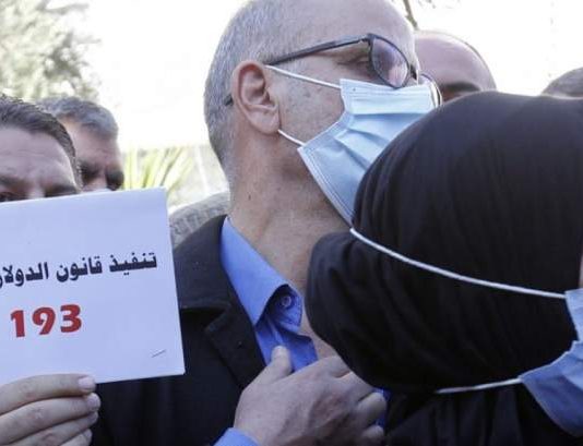 أهالي الطلاب اللبنانيين في الخارج ينفّذون إعتصاماً أمام “مصرف لبنان”