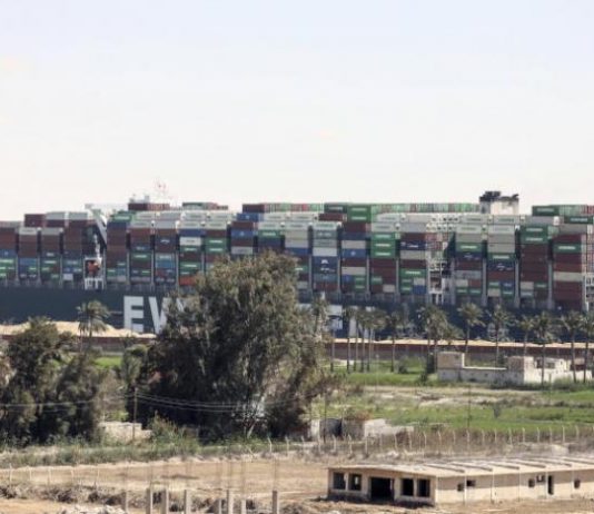 فيتش: خسائر كبيرة تنتظر شركات إعادة التأمين العالمية من غلق قناة السويس