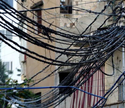 لبنان: قرار قضائي بتوقيف ممثل شركة “كارادينيز” التركية وشخصين في صفقة بواخر الكهرباء