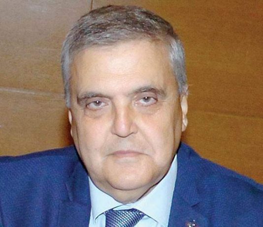 صقر: البلد مكشوف.. والأمن الغذائي ينذر بعاصفة