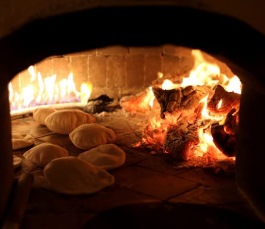 موزّعو الخبز «فرق عملة» بين «الاقتصاد» وأصحاب الأفران