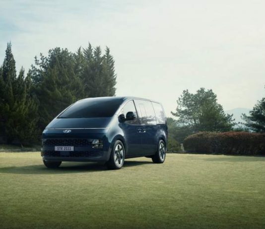 “هيونداي” تكشف عن ميني فان “ستاريا” 2021