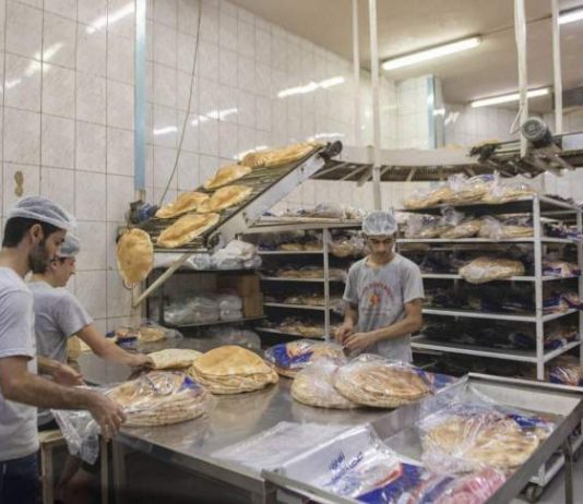 دياب يلتقي وزير الاقتصاد لبحث أزمة قطاع الأفران مع وفد نقابي