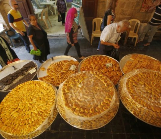 «معمول العيد» ضحيّة الدولار: بازلاء بدل الفستق!