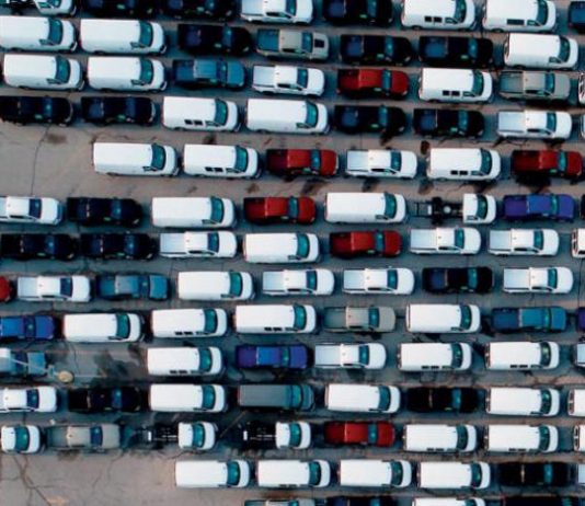 أشباه الموصلات تخنق صناعة السيارات