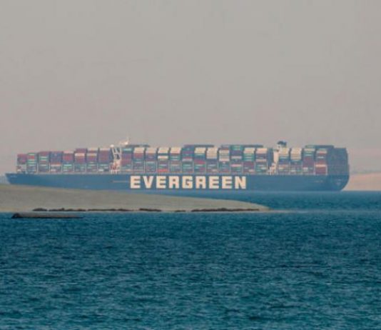 «هانوفر ري» لا تتوقع مطالبات كبيرة في واقعة قناة السويس