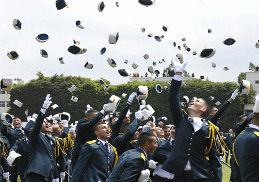 لا بنزين للعمداء والضباط