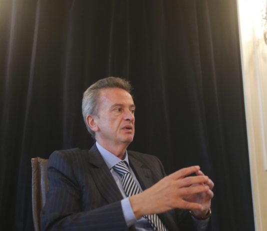 آخر «إبداعات» سلامة: ثلث الودائع من الدولار إلى الليرة؟