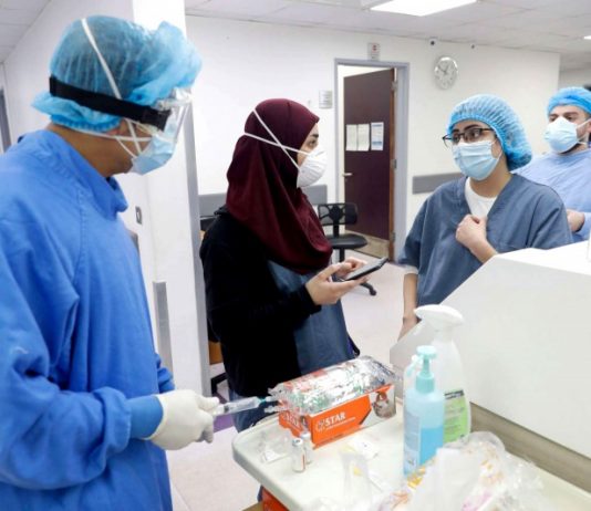 استفحال أزمة الليرة يهدد نظام الرعاية الصحية اللبناني بالانهيار