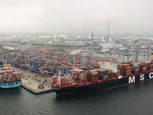 بلومبرغ: ميناء “جبل علي” يستأنف نشاطه بعد انفجار الليلة الماضية