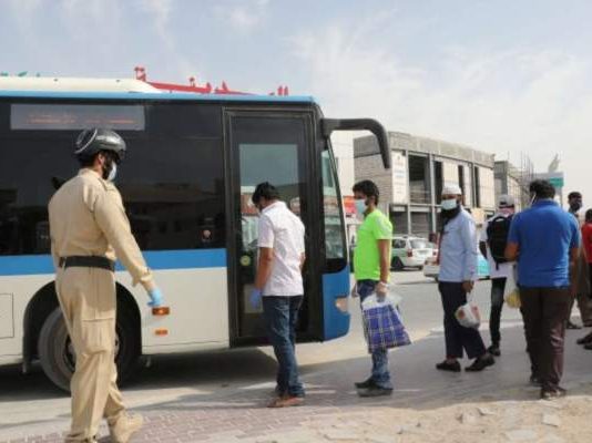 تقرير دولي صادم يفضح سرقة أجور الأفارقة المبعدين من الإمارات