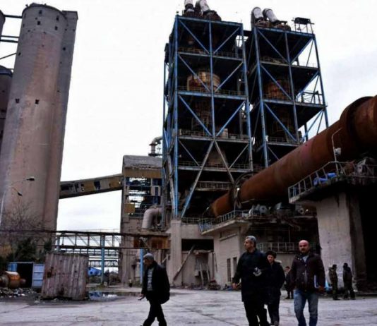 سوريا المنهكة ماليا تحاول إعادة هدير الآلات في مصانع الإسمنت