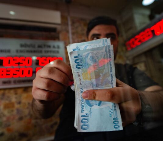 الليرة التركية تعاود تراجعها مجدداً.. انخفضت 1.7% أمام الدولار