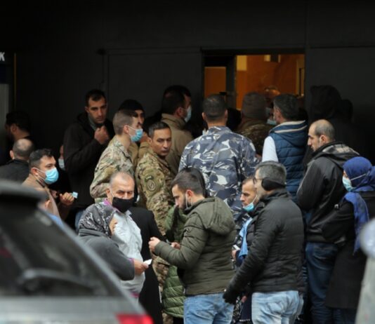 سلامة يذلّ العسكريين وموظفي القطاع العام: من أجل عشرة من الدولارات!