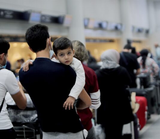 إعفاء الوافدين من فحص الـ«PCR» في المطار