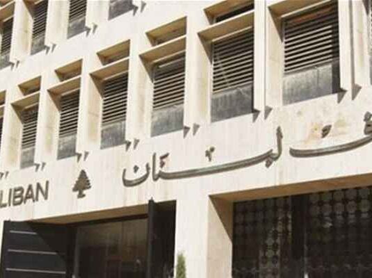 “المركزي” يفقد سيطرته على سعر الصرف ويعود لدوره الهامشي