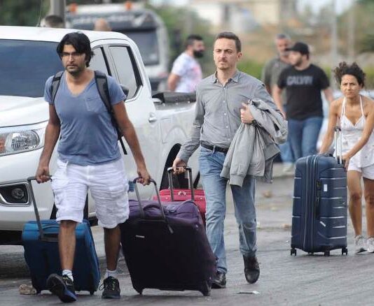 نصف لبنان يريد الهجرة!