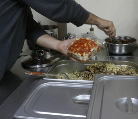 مخالفات بالجملة للقانون: العمل في المطاعم… سخرة!