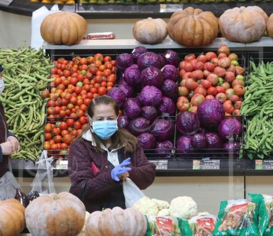 الوزير يهدّد والتجار “يقهقهون”: الأسعار بدولار 40 ألف ليرة