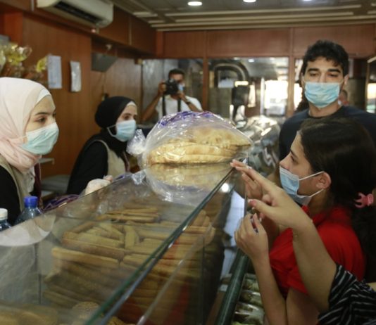 «الاقتصاد» تخفّض سعر ربطة الخبز
